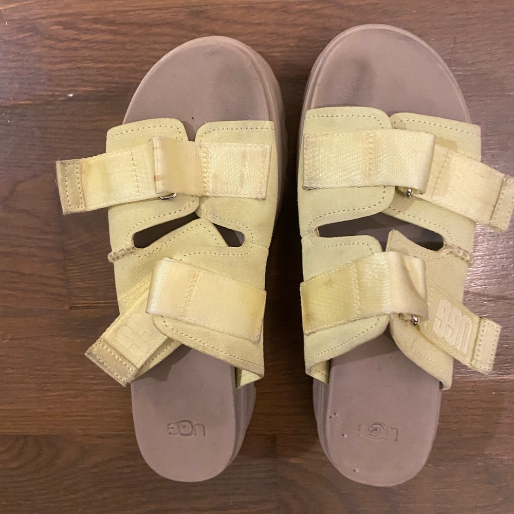 UGG CLEM Yellow Sandals